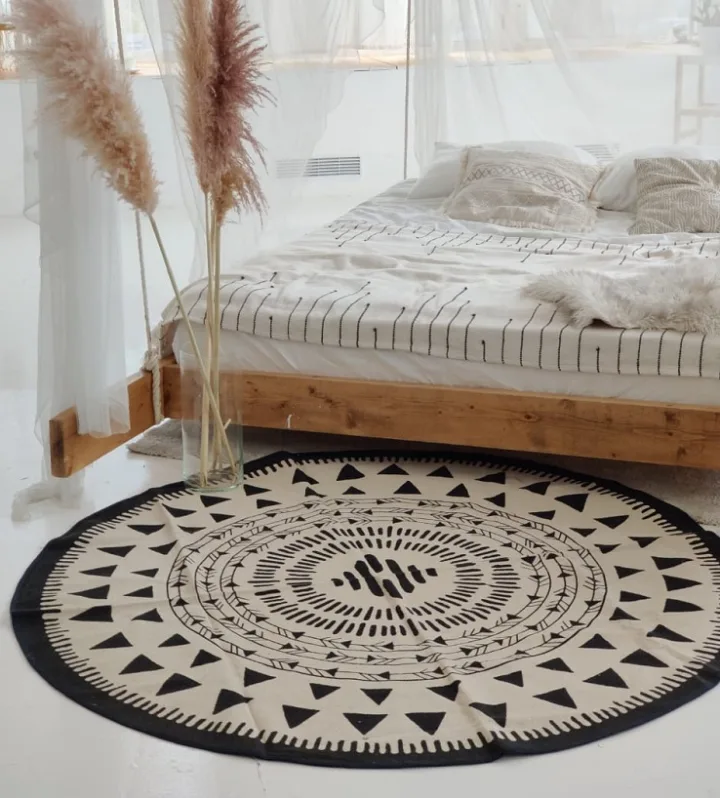 Ковёр бело-чёрный (круглый)
