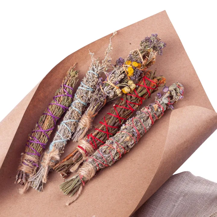 Багульник, полынь, разнотравье, артыш, шалфей