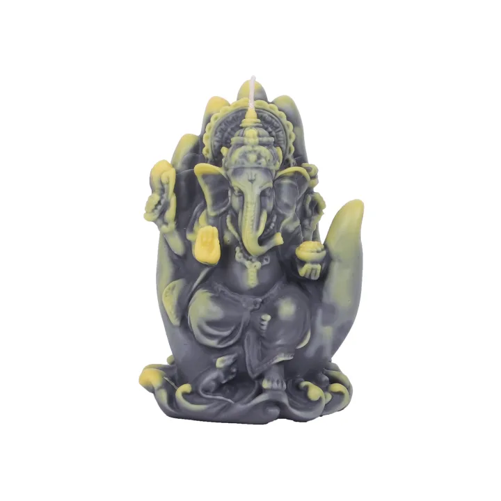 Свеча Ганеша в руке